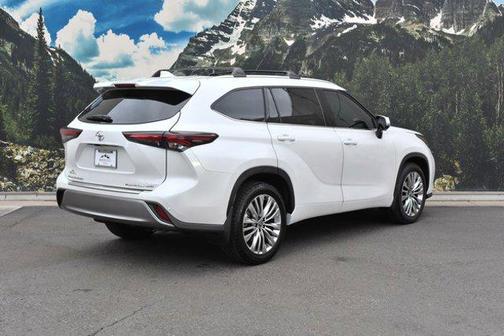 2024 Toyota Highlander Platinum