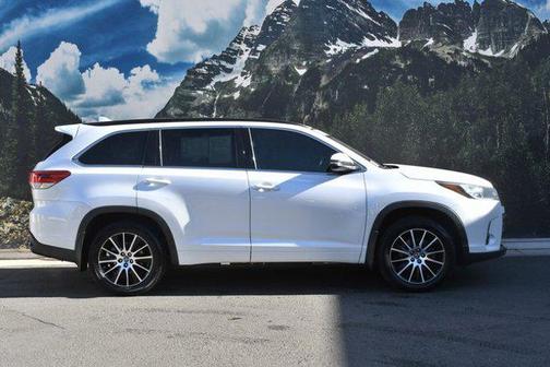 2017 Toyota Highlander SE