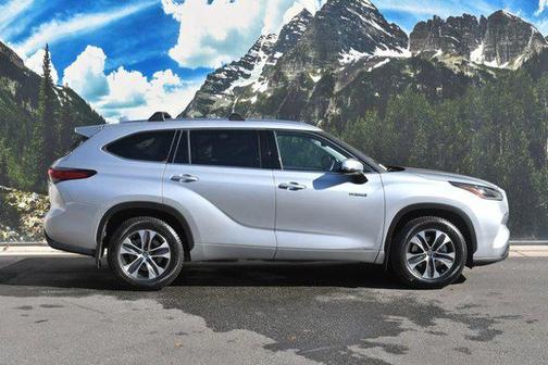 2021 Toyota Highlander Hybrid XLE
