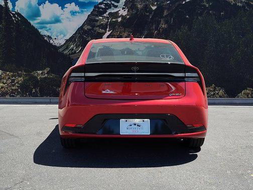 2025 Toyota Prius L