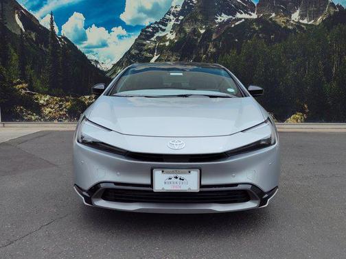 2025 Toyota Prius XLE