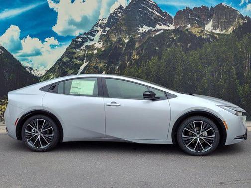 2025 Toyota Prius XLE