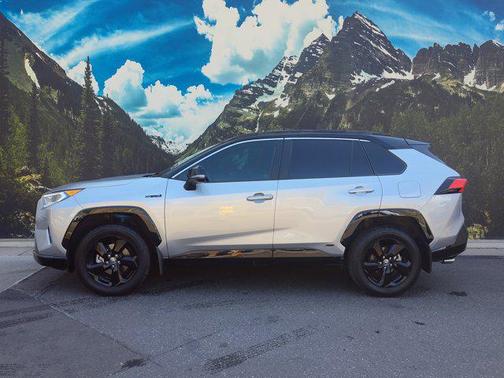 2021 Toyota RAV4 Hybrid SE