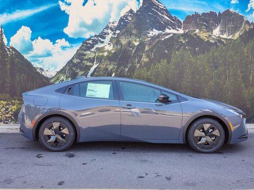 2025 Toyota Prius L