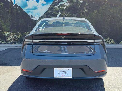 2025 Toyota Prius L