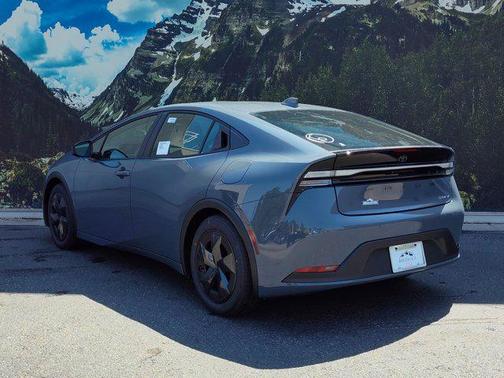2025 Toyota Prius L