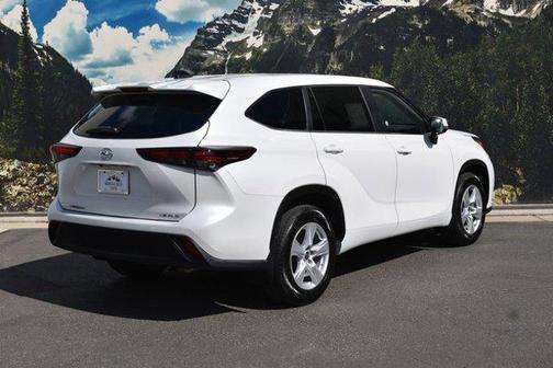 2024 Toyota Highlander LE