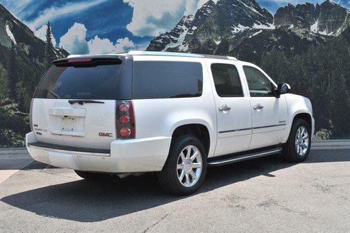 White Diamond Tricoat 2011 GMC Yukon XL Denali