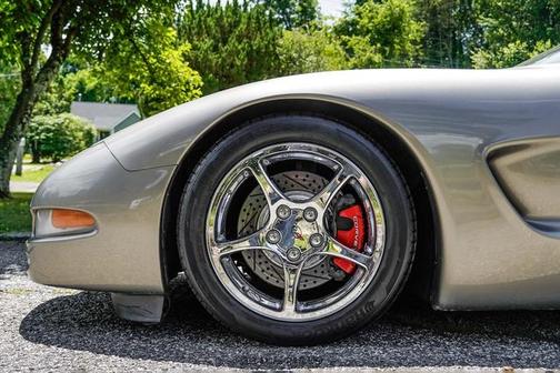Light Pewter Metallic 2000 Chevrolet Corvette Base