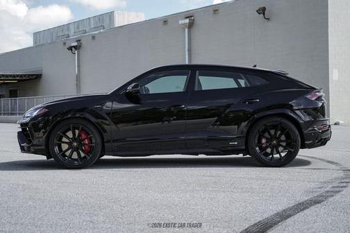 Nero Noctis 2024 Lamborghini Urus S