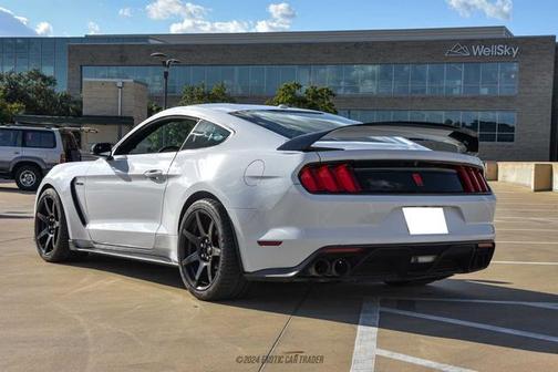 2016 Ford Shelby GT350R Base