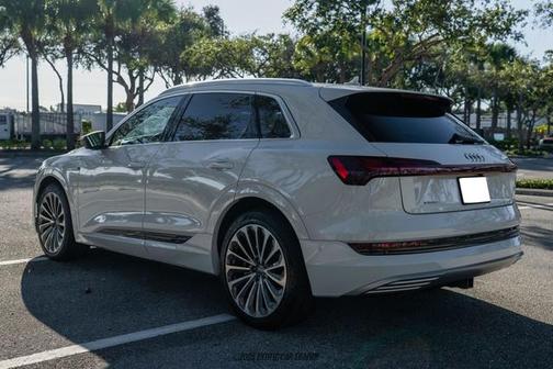 2019 Audi e-tron Premium Plus