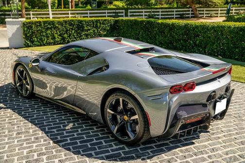 2023 Ferrari SF90 Stradale Base