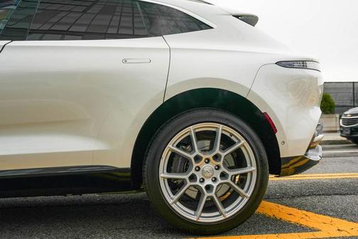 2021 Aston Martin DBX 