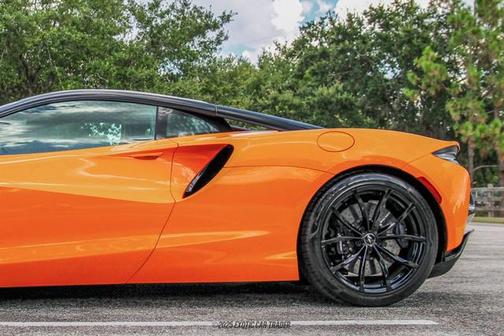 2023 McLaren Artura