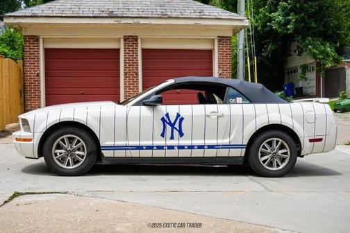 2005 Ford Mustang Deluxe