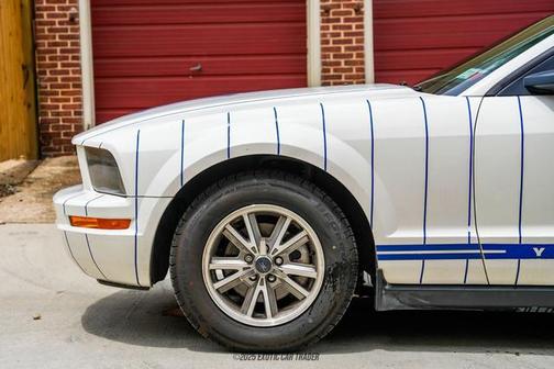 2005 Ford Mustang Deluxe