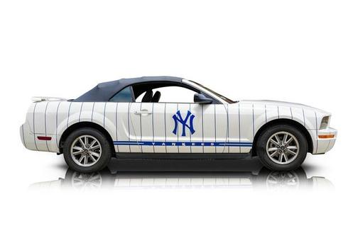 2005 Ford Mustang Deluxe