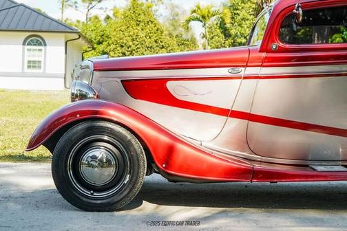 1934 Ford Deluxe Base