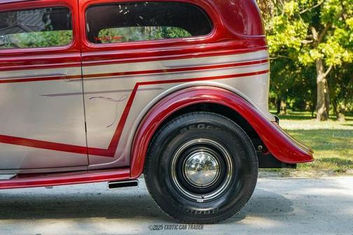 1934 Ford Deluxe Base