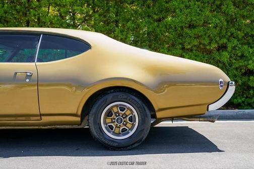 1969 Oldsmobile Cutlass Supreme 2-Door Holiday Coupe