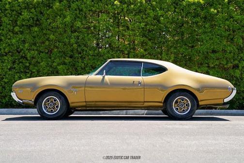 1969 Oldsmobile Cutlass Supreme 2-Door Holiday Coupe