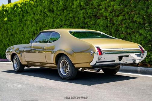 1969 Oldsmobile Cutlass Supreme 2-Door Holiday Coupe