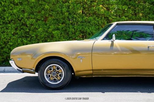 1969 Oldsmobile Cutlass Supreme 2-Door Holiday Coupe