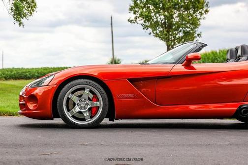 2005 Dodge Viper SRT10
