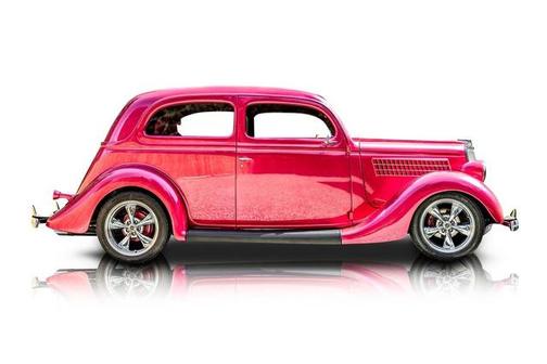 1935 Ford Model 48 Deluxe Tudor Sedan