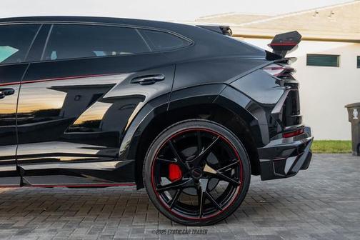 2021 Lamborghini Urus Graphite Capsule