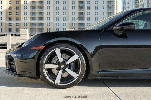 2025 Porsche 911 Carrera