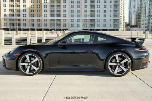 2025 Porsche 911 Carrera