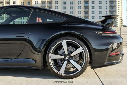 2025 Porsche 911 Carrera