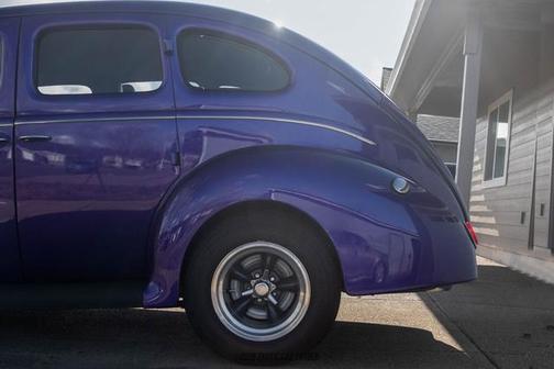 1939 Ford Deluxe Base