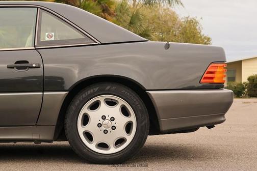 1990 Mercedes-Benz 300SE 