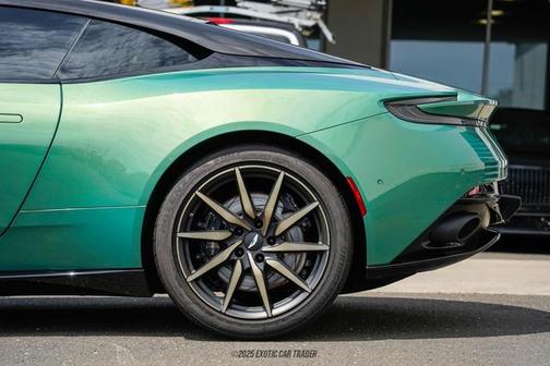 2022 Aston Martin DB11 V8