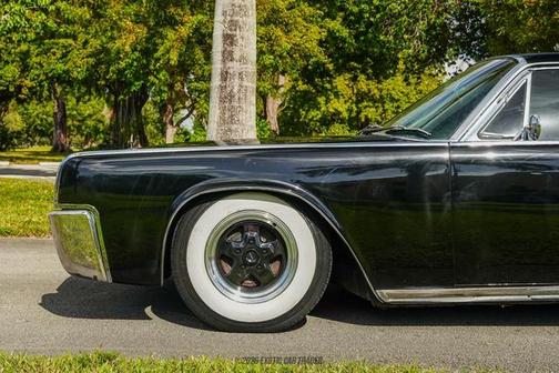 1961 Lincoln Continental 