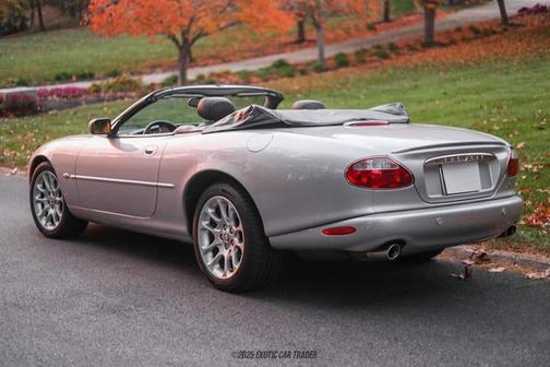 2001 Jaguar XKR Base