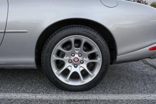 2001 Jaguar XKR Base