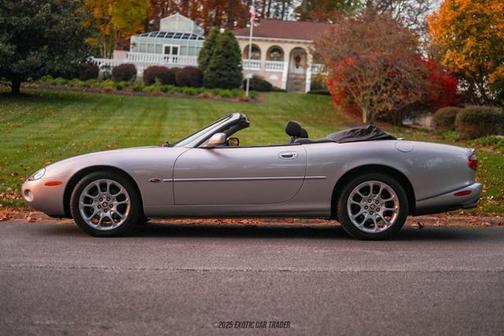 2001 Jaguar XKR Base