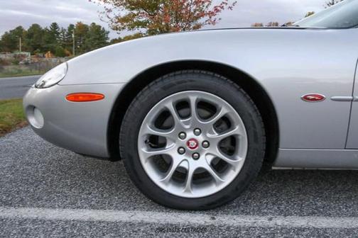 2001 Jaguar XKR Base