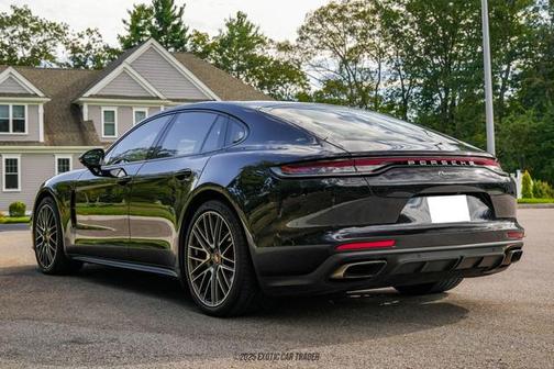 2022 Porsche Panamera 4