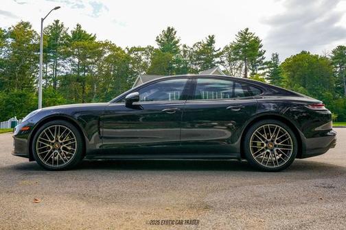 2022 Porsche Panamera 4