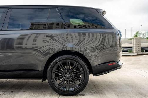 2025 Land Rover Range Rover P400 SE 7 Seat