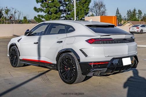 2025 Lamborghini Urus SE