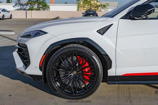 2025 Lamborghini Urus SE