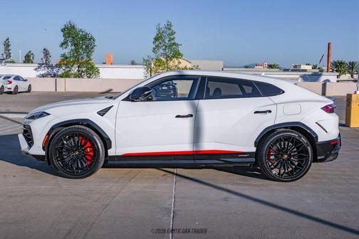 2025 Lamborghini Urus SE