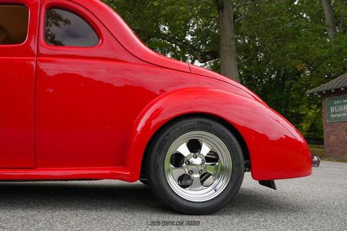 1940 Ford Deluxe Base