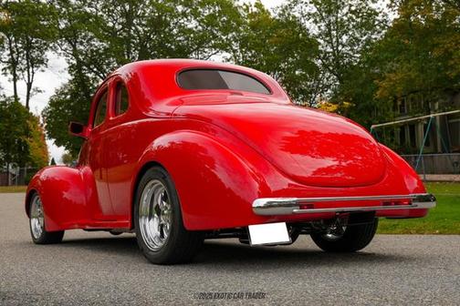 1940 Ford Deluxe Base